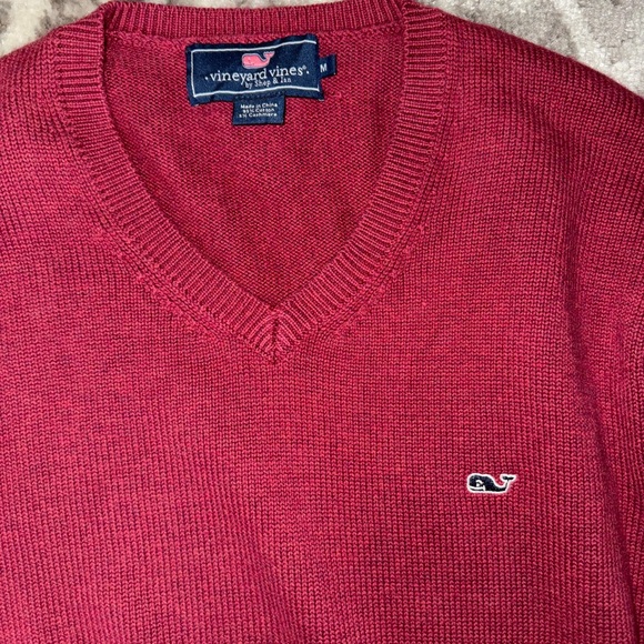 Vineyard Vines maroon sweater - Picture 2 of 3